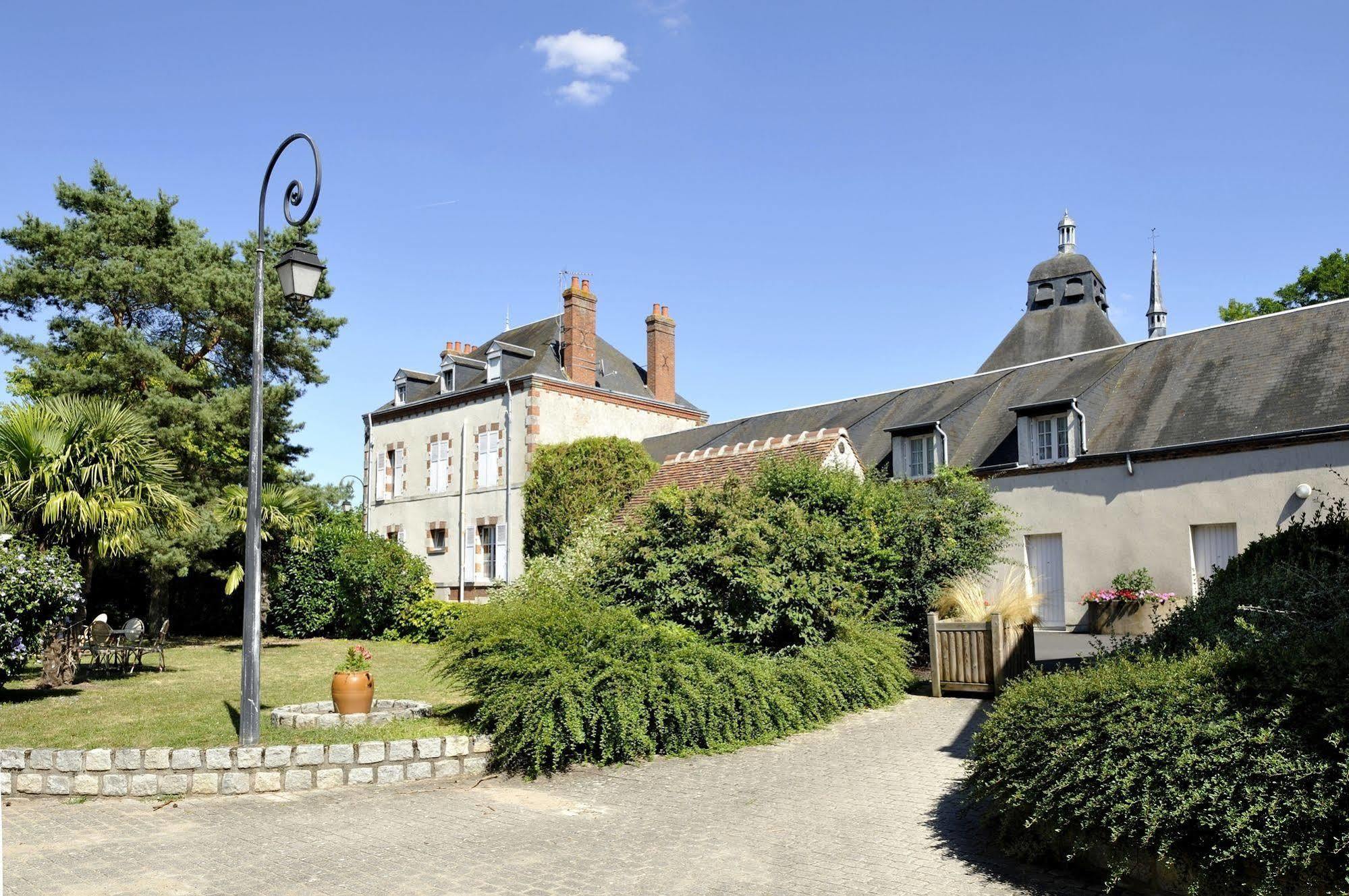 Logis Hotel Restaurant Du Labrador Saint-Benoit-sur-Loire Exterior photo