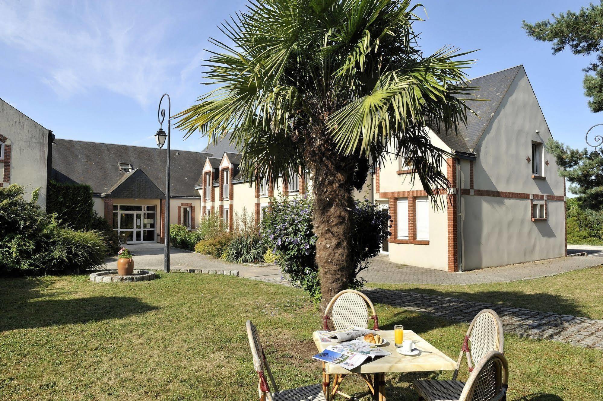 Logis Hotel Restaurant Du Labrador Saint-Benoit-sur-Loire Exterior photo